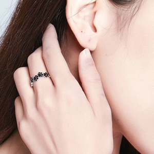 Cat Paw Ring Black in Sterling Silver