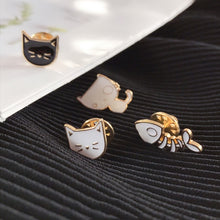 Load image into Gallery viewer, White and Gold Cat Face Brooch/Pin
