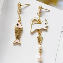 Load image into Gallery viewer, Cat &amp; Fish Earrings White &amp; Pink
