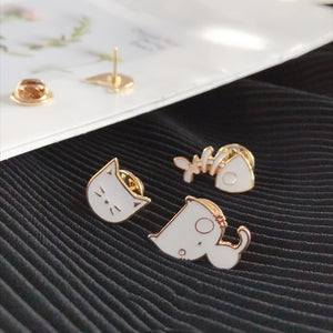 White and Gold Cat Brooch/Pin