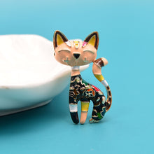 Load image into Gallery viewer, Apricot Cat Brooch
