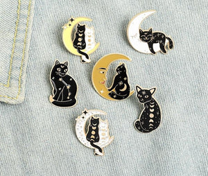 Magic Cat Brooches in black and gold