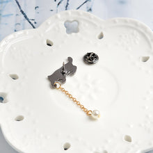 Load image into Gallery viewer, Cat with Pearl Ball Brooch/Pin with Gold
