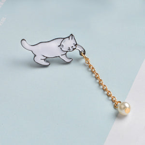  Cat with Pearl Ball Brooch/Pin with gold